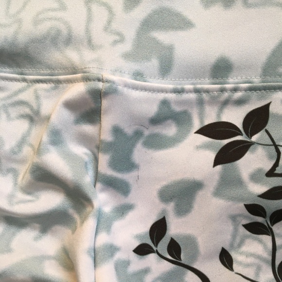 COPY - Capri Yoga Leggings - Picture 9 of 9